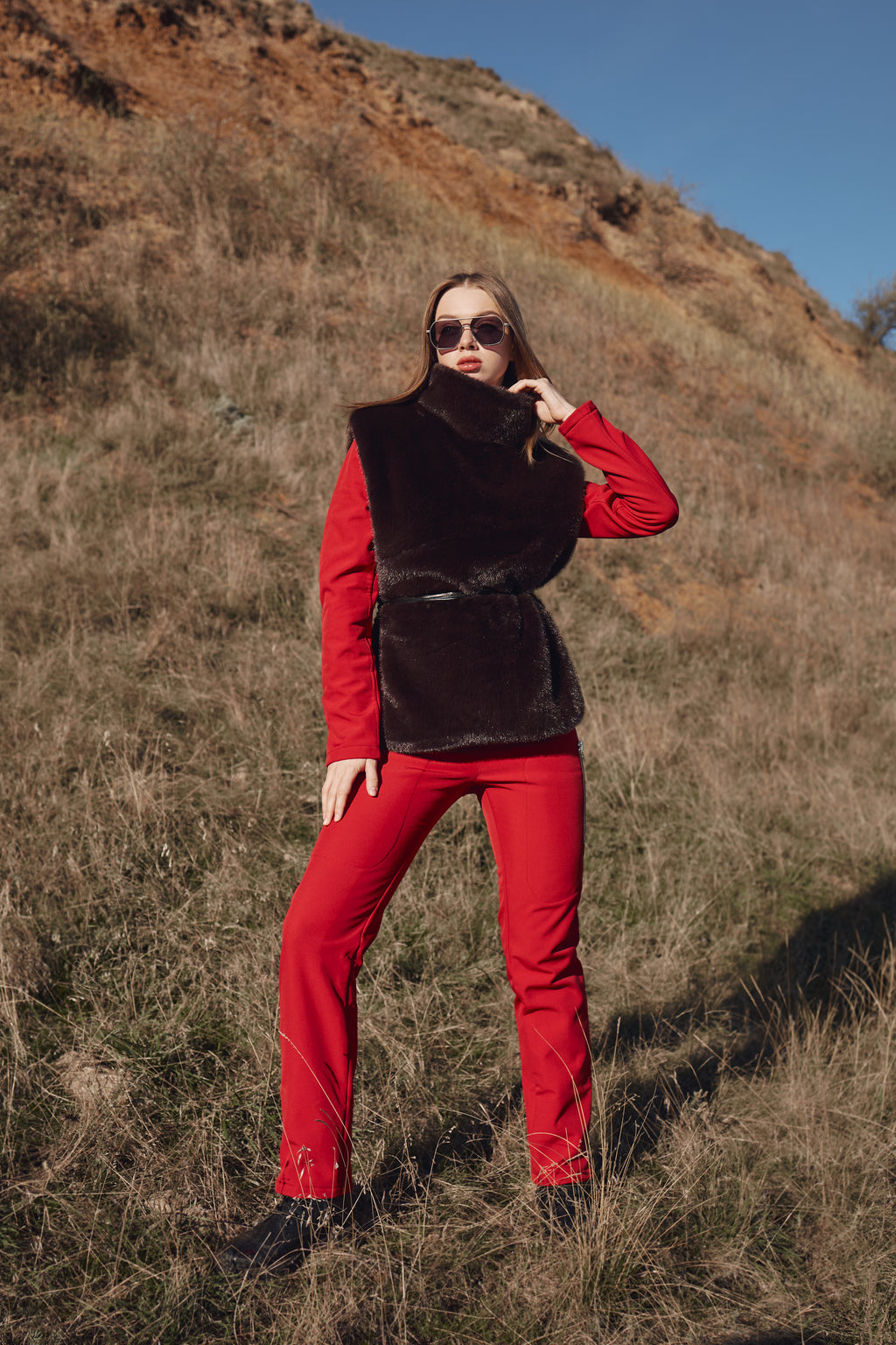 Манішка з еко хутра з поясом - Шоколадний