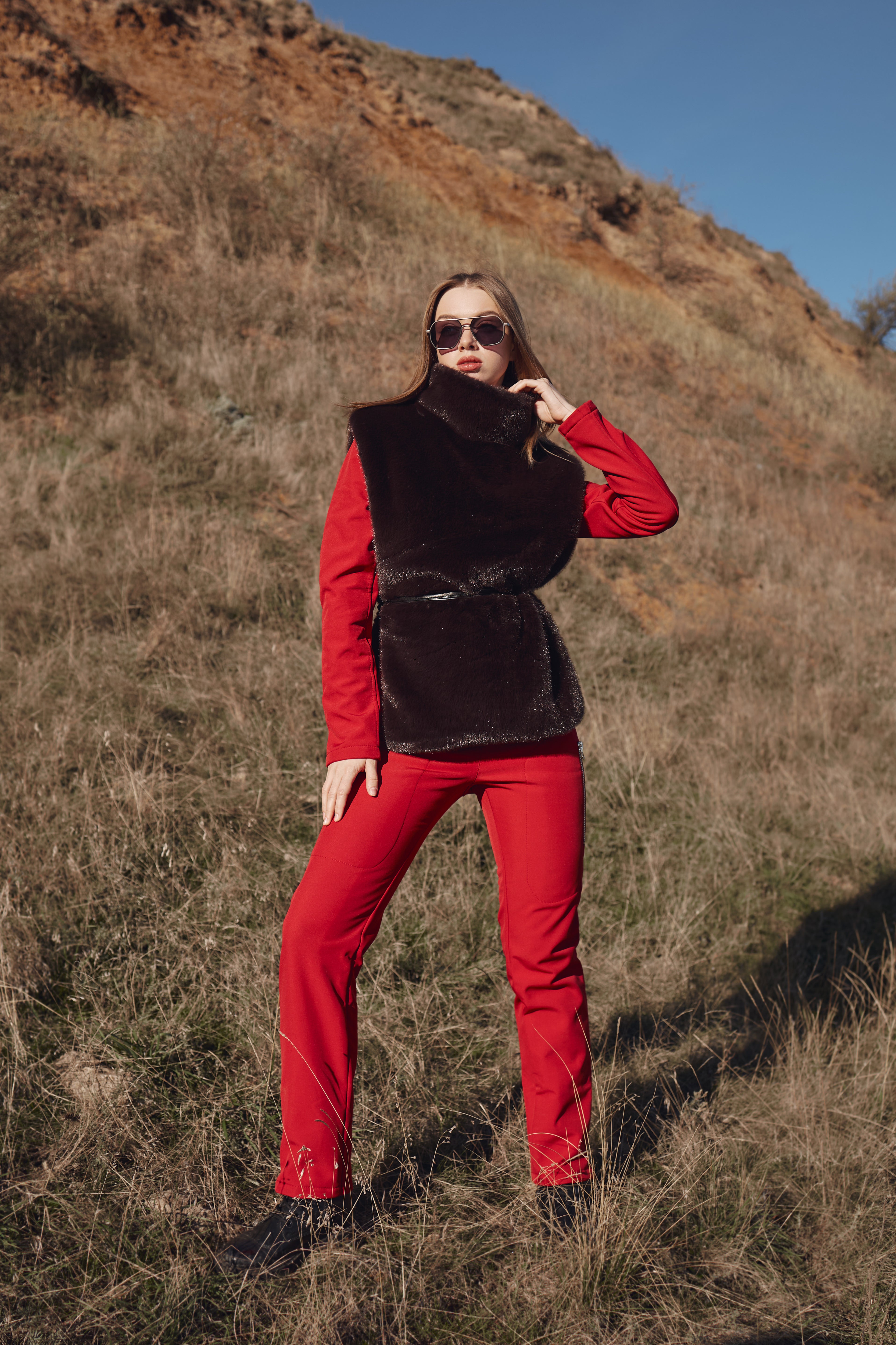 Манішка з еко хутра з поясом - Шоколадний