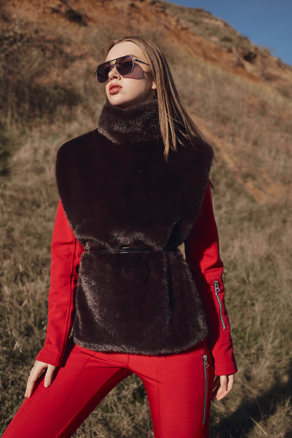 Манішка з еко хутра з поясом - Шоколадний