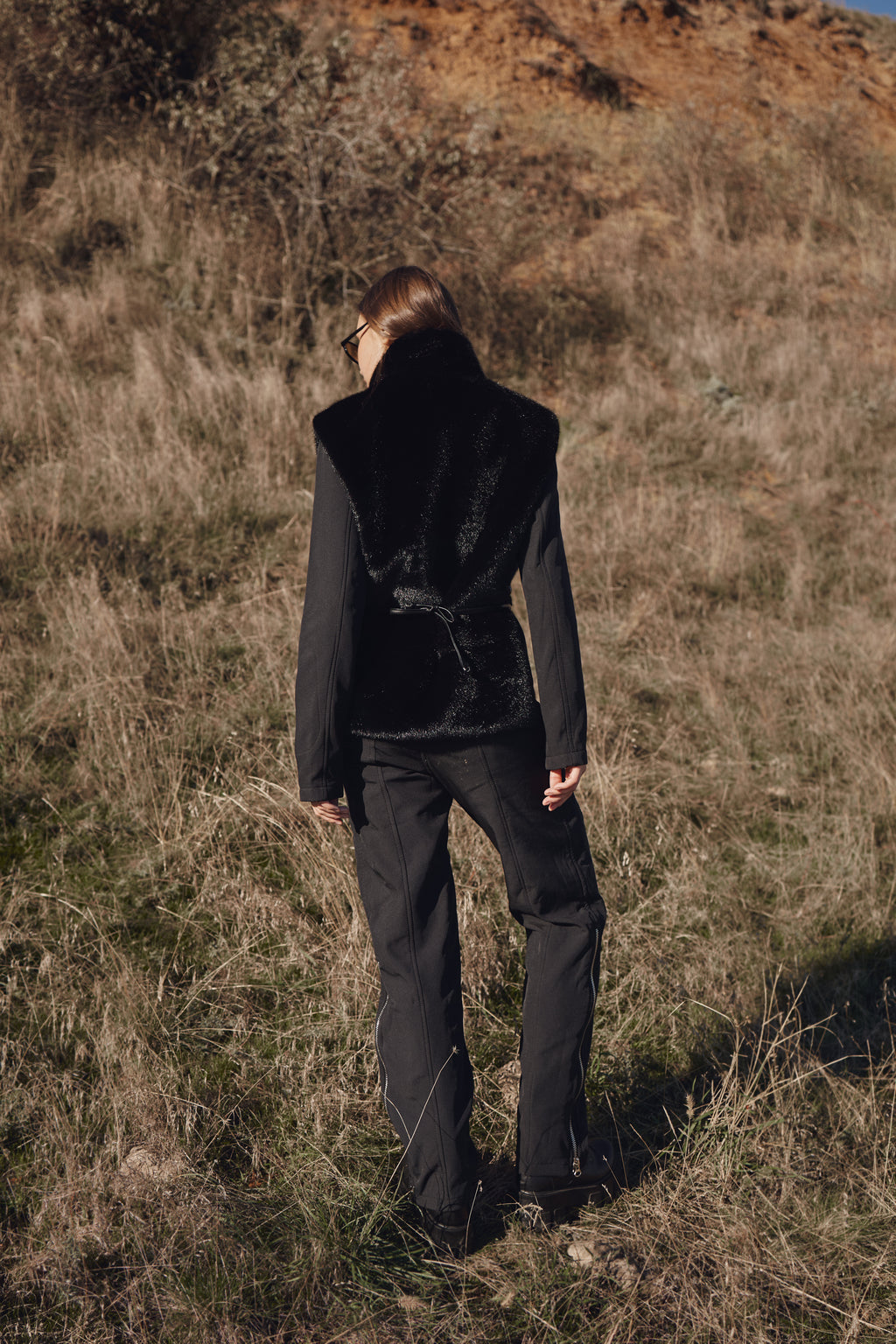 Манішка з еко хутра з поясом - Чорний